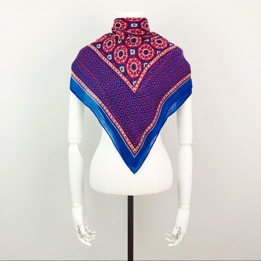 Tile Medallion Print Scarf